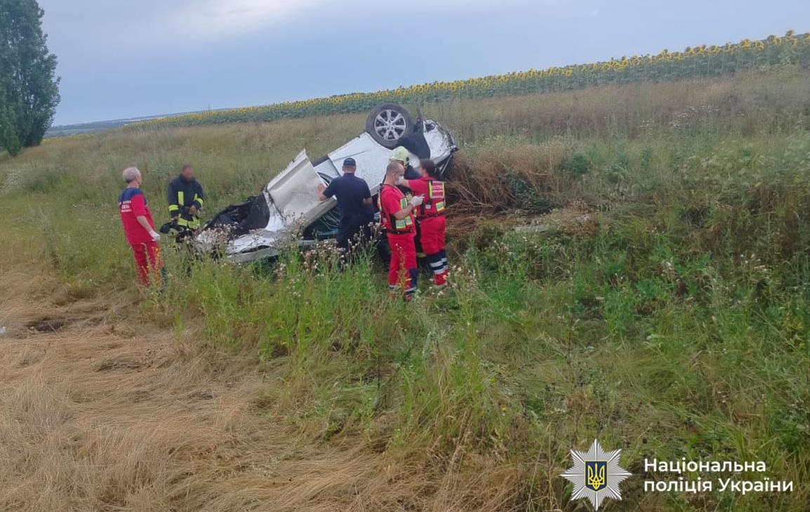 Новини України - На трасі Київ - Одеса перекинувся Lexus: загинула 29-річна водійка