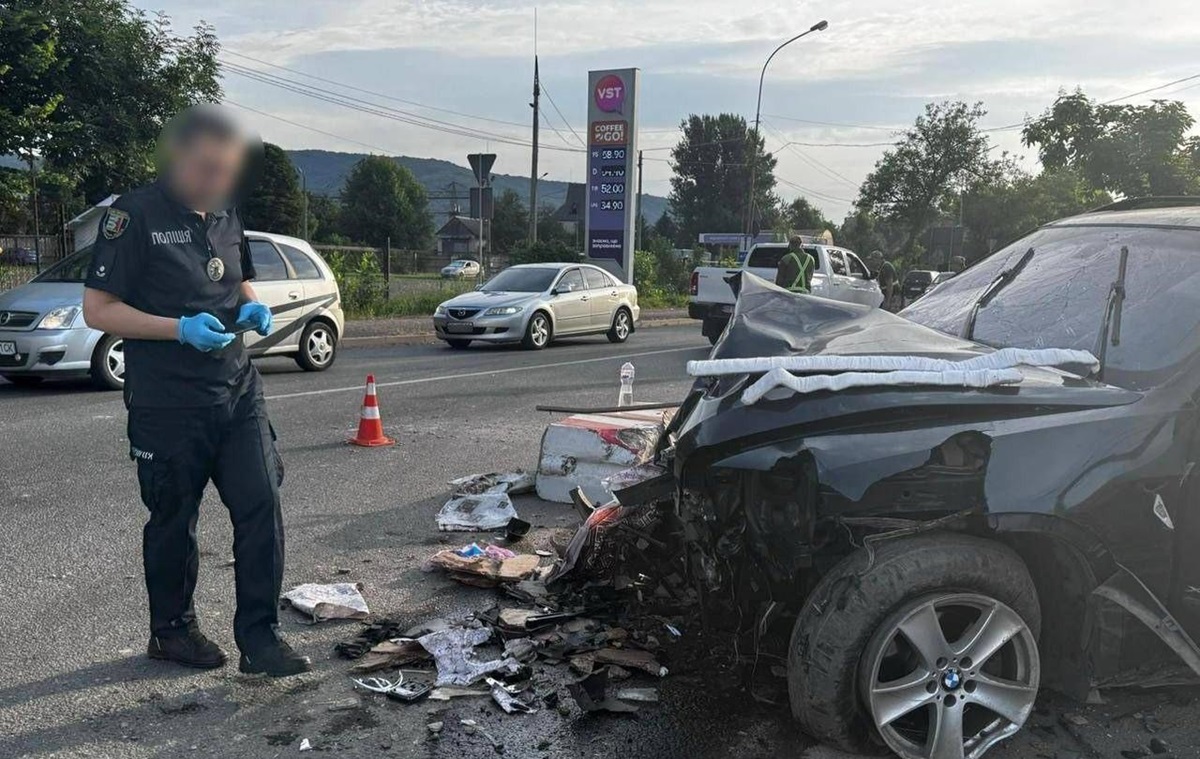 Новини України - На Закарпатті BMW влетіла в пункт контролю, загинув прикордонник