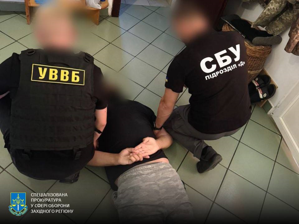 Новини України - На Закарпатті затримали військового посадовця за допомогу ухилянтам