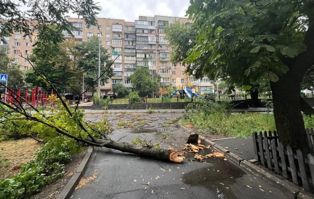 Новини Києва - Негода в Києві: підтоплені багато вулиць і станція метро