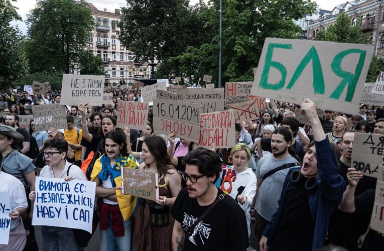 Нові акції. Протести в Україні набирають обороти