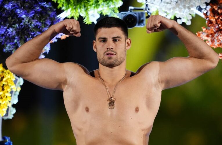 Новицький відмовився від бою в андеркарді поєдинку Усик – Дюбуа