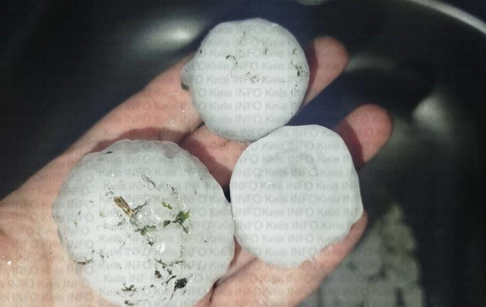 Новини Києва - Під Києвом випав град розміром з куряче яйце