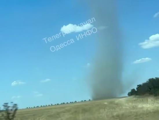 Поблизу траси Київ-Одеса зафіксували смерч