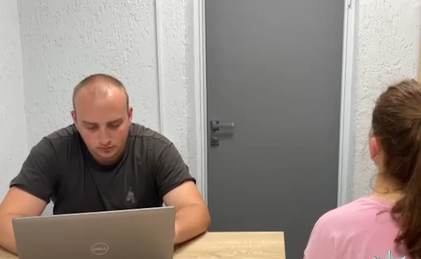 Новини України - Поліція встановила особу чоловіка, який запускав салют у Бучі