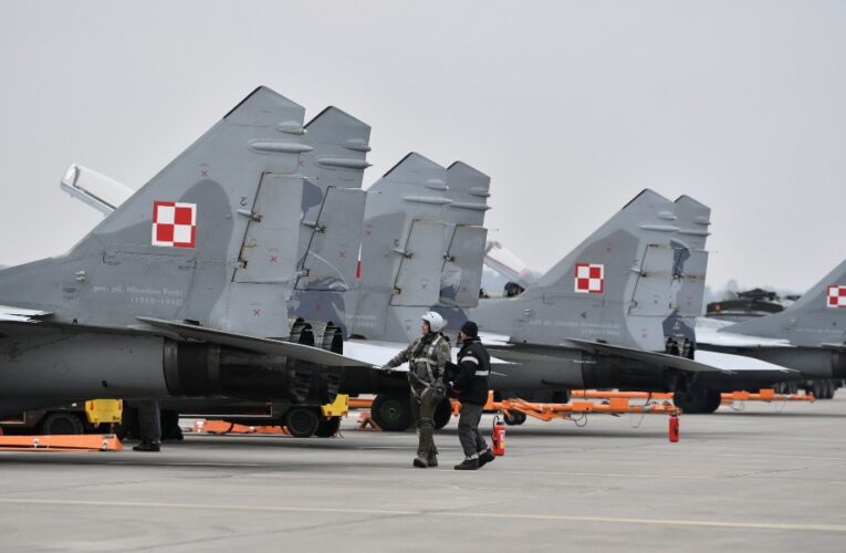 Польща підняла винищувачі через атаку РФ на захід України