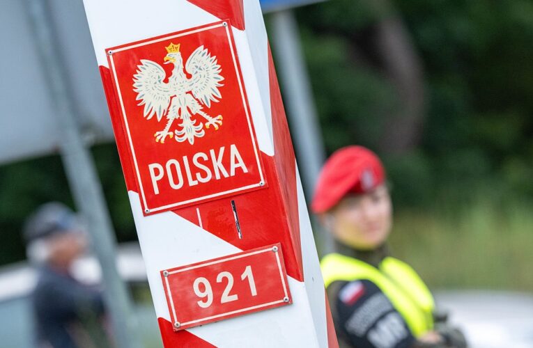 Польща втратила за рік десятки гектарів території