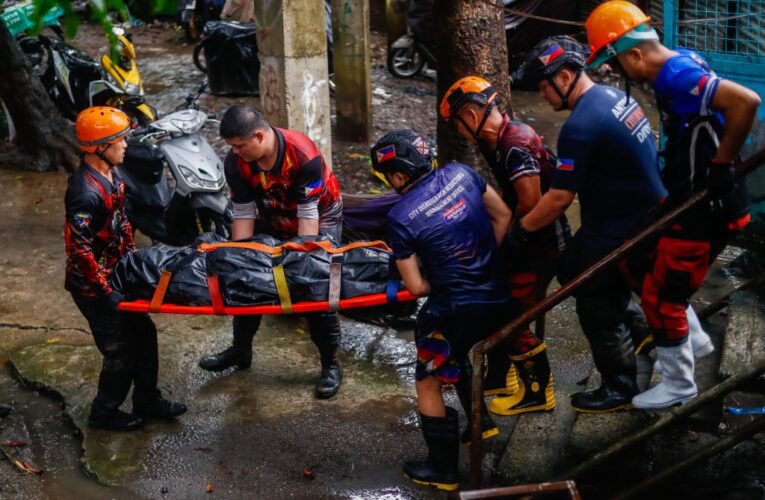 Потужні зливи в Китаї: кількість загиблих перевищила 60 осіб