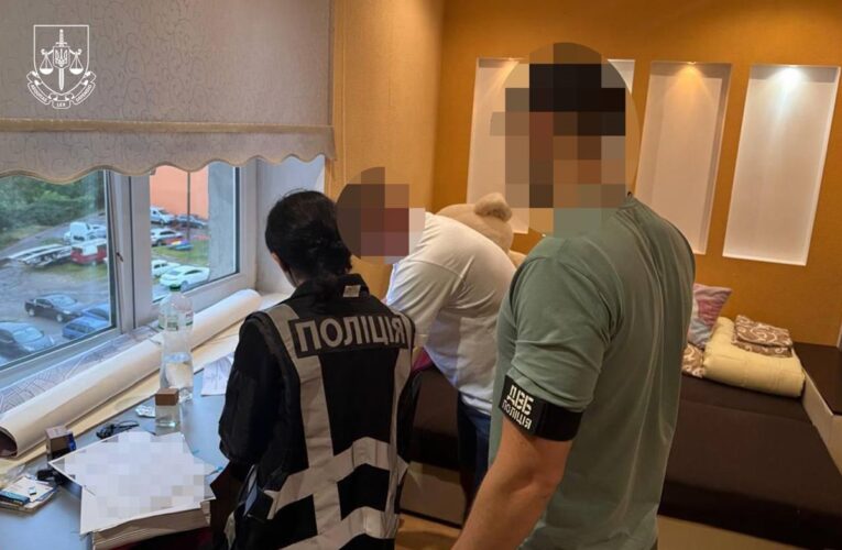 Правоохоронці викрили схему фальшивих довідок для ухилянтів