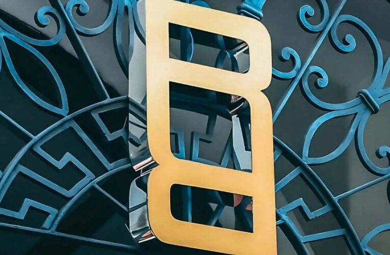 Range Rover показала новий логотип