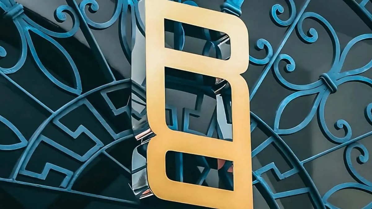 Новини бізнесу - Range Rover показала новий логотип