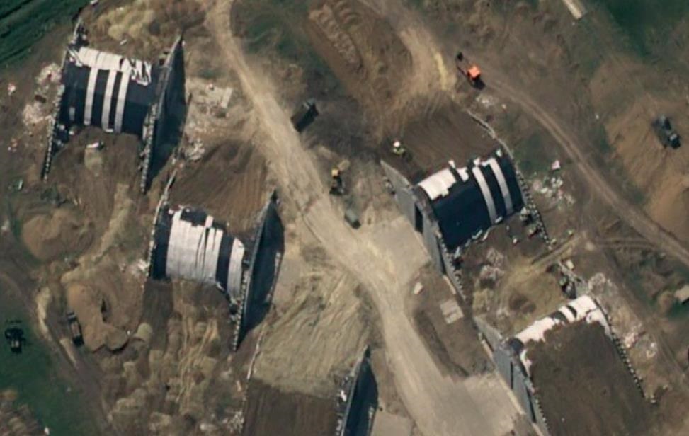 Новини світу - РФ будує укриття на аеродромах: розвідка Британії показала знімки