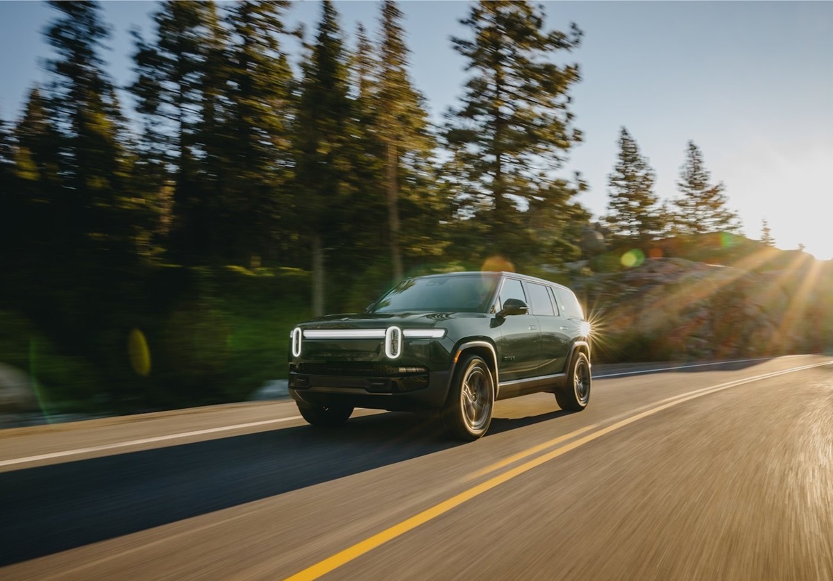 Авто новини - Rivian представила електрокари з чотирма двигунами
