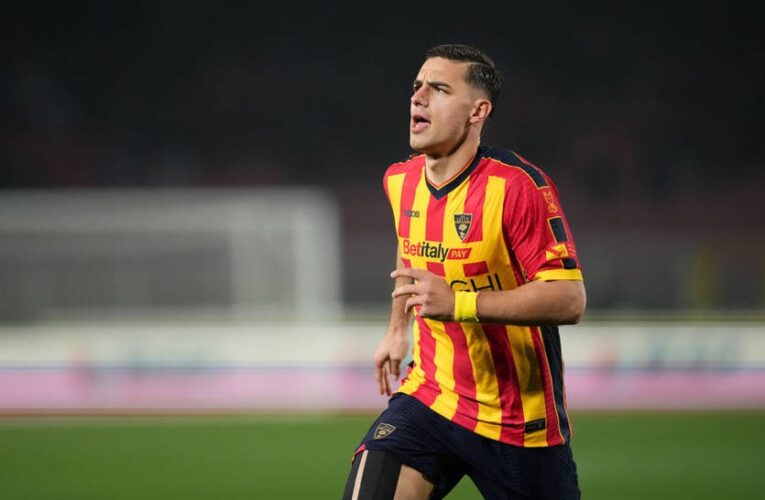 Рома хоче посилити атаку і бачить у форварді Лечче конкуренцію для Довбика