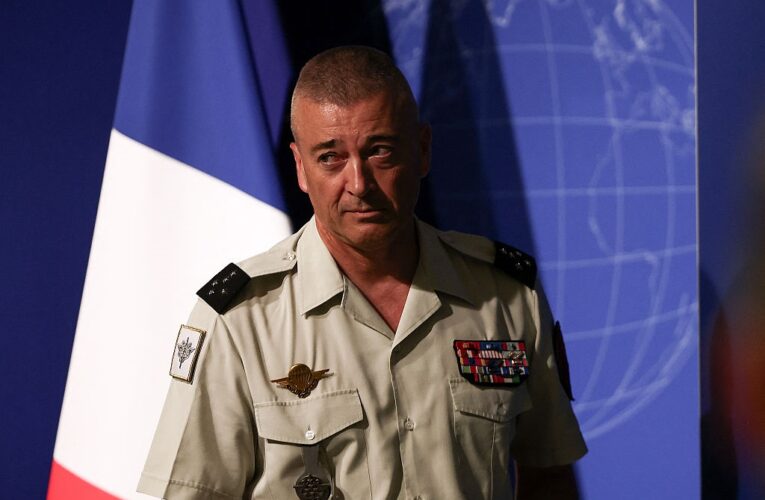 Росія зробила Францію “основною мішенню” в Європі – голова Генштабу