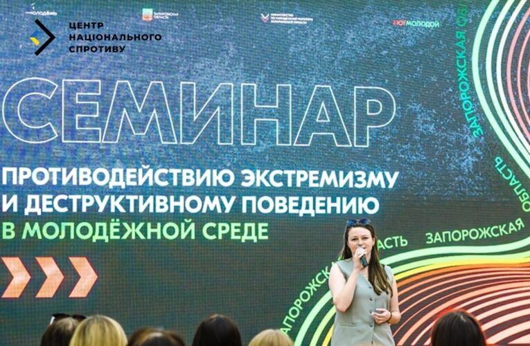 Росіяни на ТОТ навчають молодь виявляти “нелояльне населення”