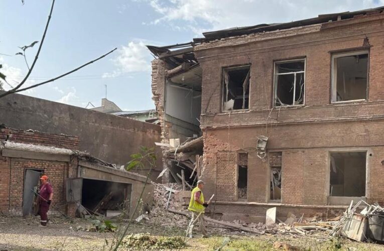 Росіяни пошкодили три медзаклади на Харківщині