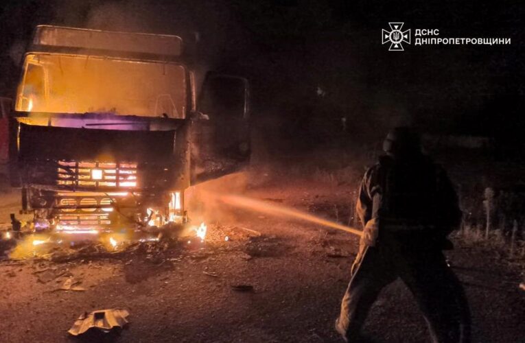 Росіяни вдарили по рятувальниках під час гасіння пожежі на Дніпропетровщині