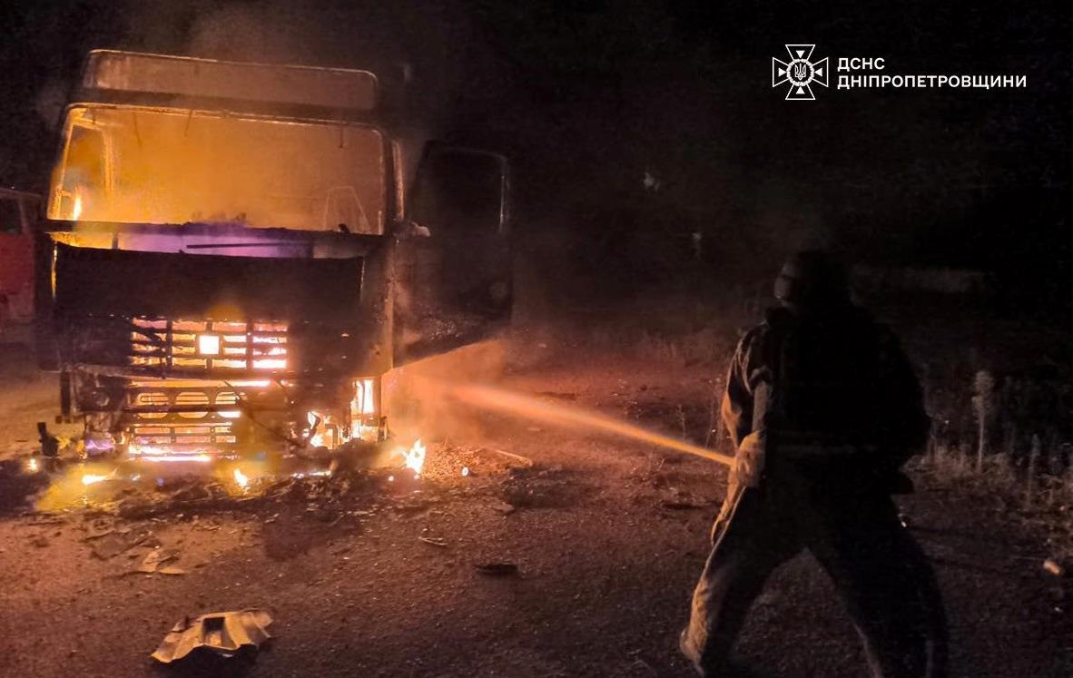 Новини України - Росіяни вдарили по рятувальниках під час гасіння пожежі на Дніпропетровщині