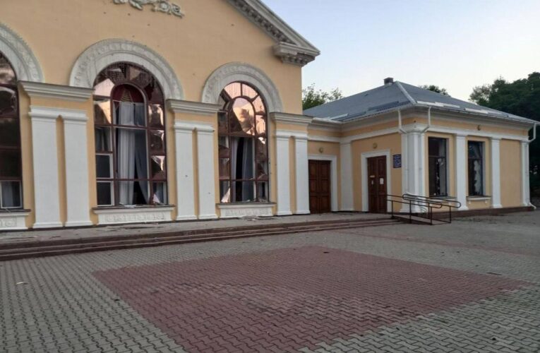 Російські дрони пошкодили філармонію у Кропивницькому