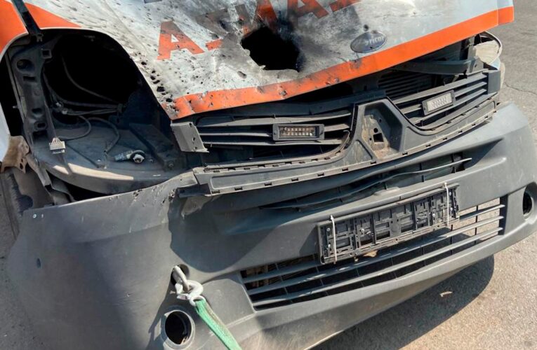 Російський дрон поцілив у “швидку” на Харківщині