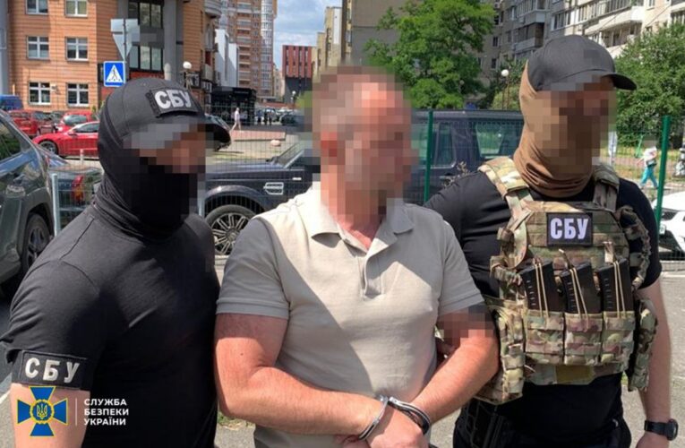 Розкрадав кошти з фонду соцдопомоги тяжкохворим: затримано чиновника КМДА