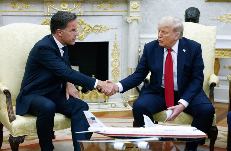 Рютте анонсував великі постачання зброї в Україну