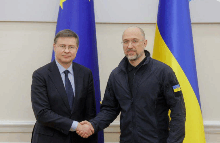 Шмигаль провів розмову з комісаром ЄС