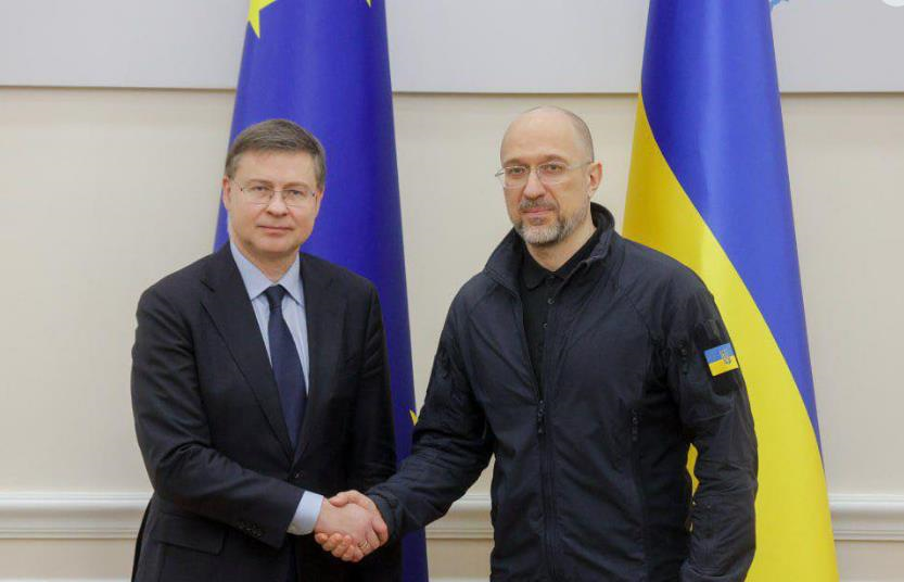 Новини України - Шмигаль провів розмову з комісаром ЄС