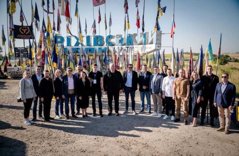 Сибіга з послами відвідав передові позиції ЗСУ