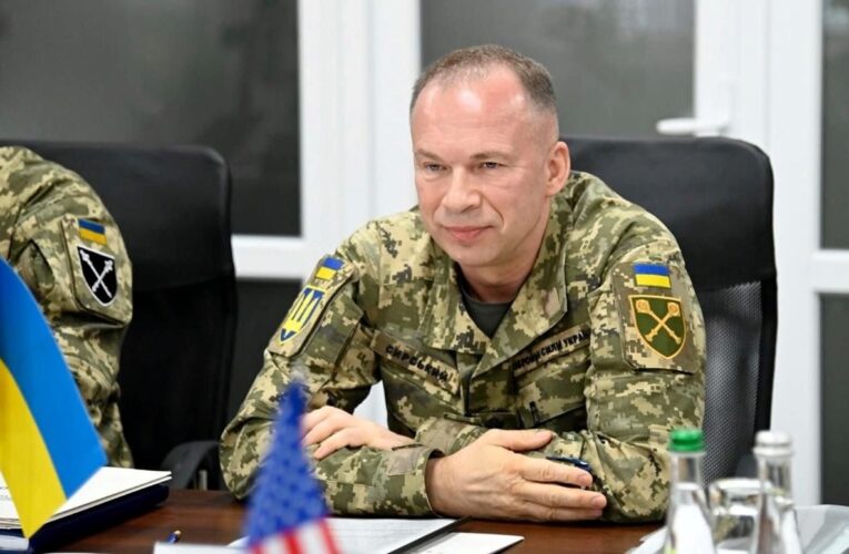 Сирський привітав українських медиків зі святом