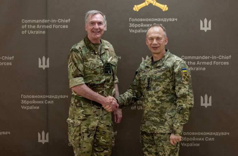 Сирський зустрівся з начальником Штабу оборони Британії