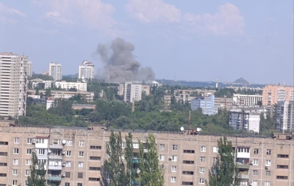 Новини України - Соцмережі заявили про "приліт" в центрі Донецька