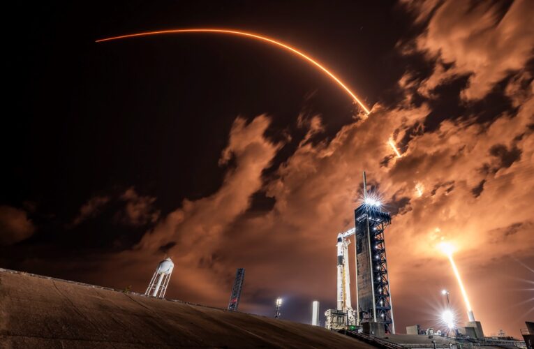 SpaceX запустила у космос 28 супутників Starlink