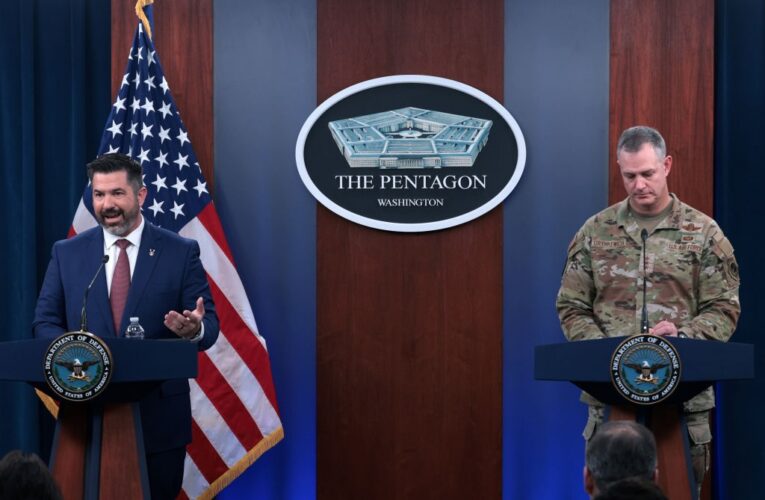 США пояснили, чому призупинили поставки зброї Україні