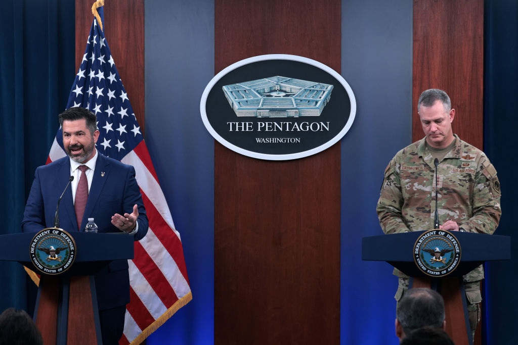 Новини світу - США пояснили, чому призупинили поставки зброї Україні