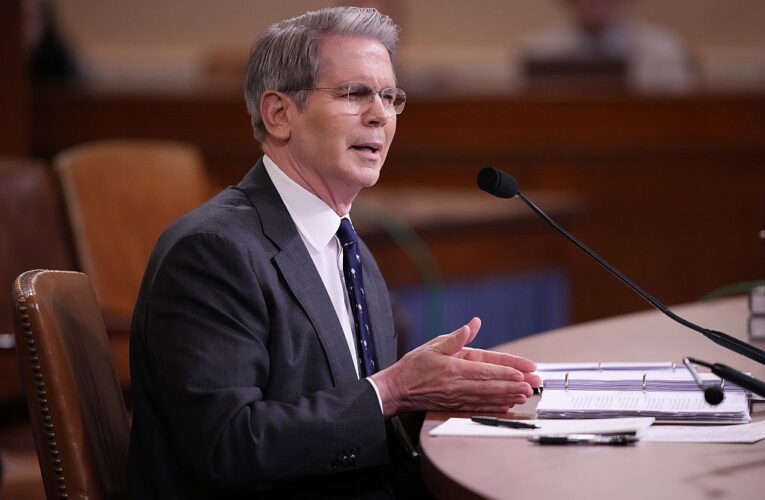 США пригрозили Китаю введенням 100% мита через закупівлю російської нафти