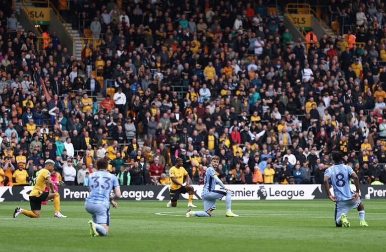 Ставати на одне коліно перед матчем: ця традиція в АПЛ втрачає сенс