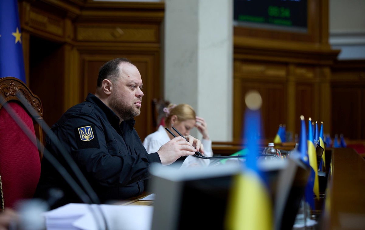 Новини України - Стефанчук підписав законопроєкт щодо НАБУ та САП