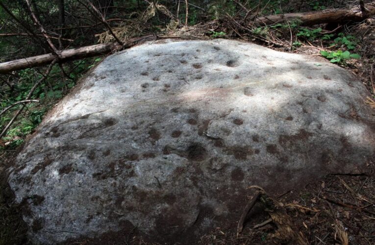 У Болгарії виявили доісторичну зоряну мапу, вирізьблену в камені