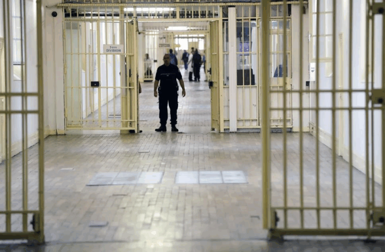 У Франції ув’язнений втік із в’язниці, сховавшись у мішку з білизною