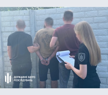 У Харкові прикордонник продавав гуманітарні авто для ЗСУ