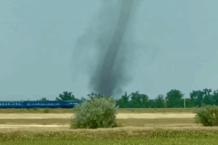 У Херсонській області зафіксували торнадо