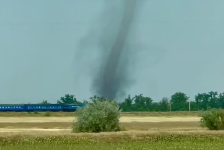 Новини України - У Херсонській області зафіксували торнадо