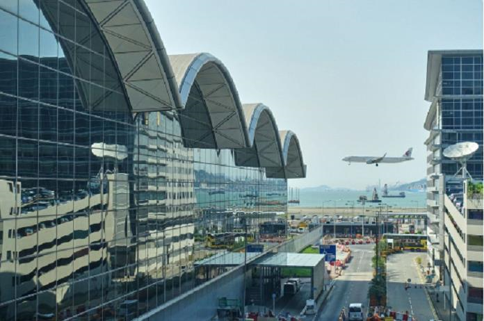 У Китаї скасували авіарейси через тайфун