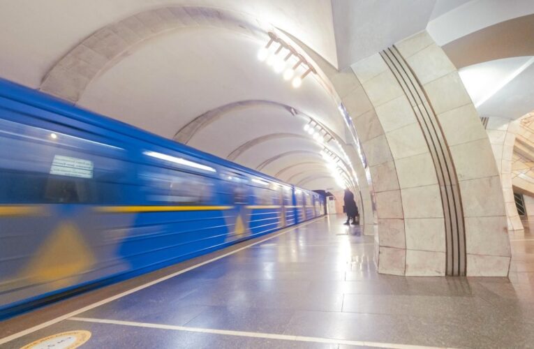 У Києві через підозрілий предмет закрили станцію метро Либідська