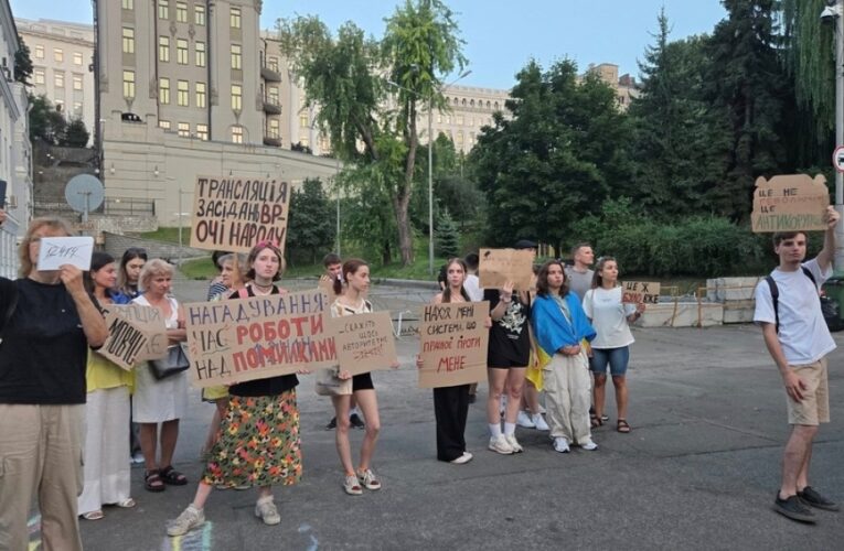 У Києві мітингувальники знову вийшли на протести