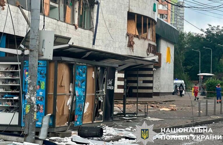 У Києві пограбували магазин, який постраждав під час атаки РФ