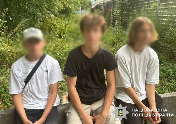 Новини України - У Києві троє підлітків залізли на верхівку будівельного крана