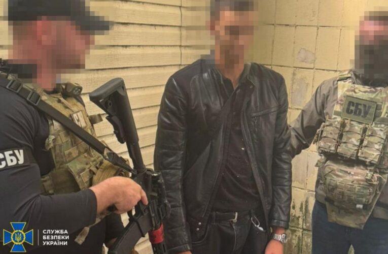 У Києві випускник школи коригував російські атаки